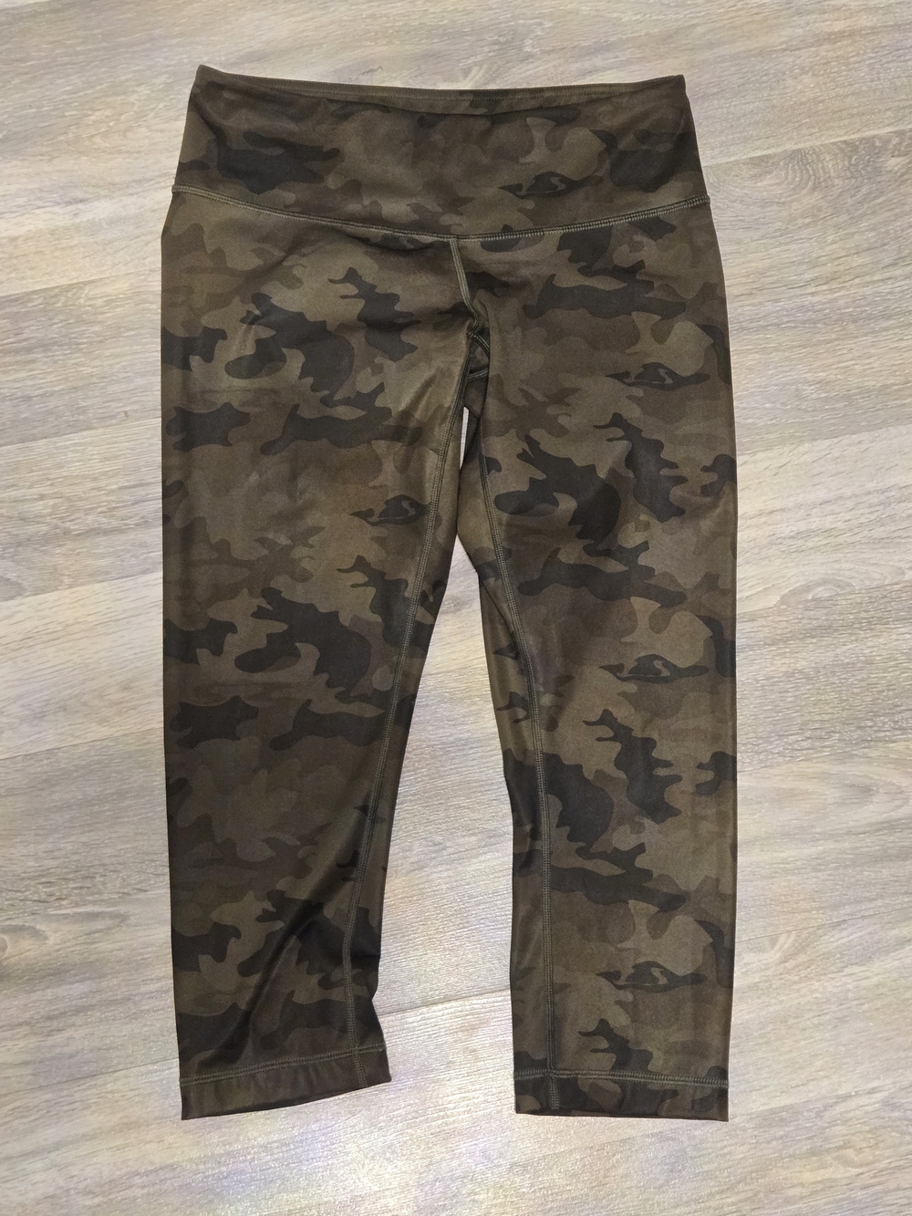 Lululemon Camo Cropped Leggings